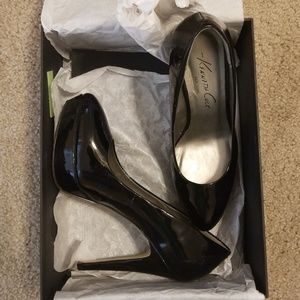 Kenneth Cole black pumps
